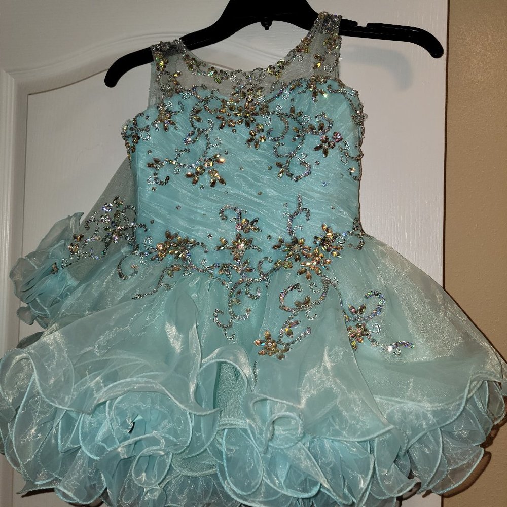 Cupcake Pageant dress size 4 with removable sleeve